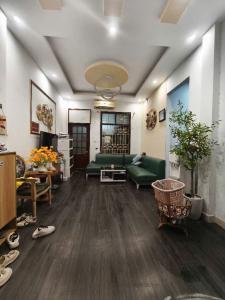 BÁN GẤP! NHÀ 56M2, 5 TẦNG, VÕ CHÍ CÔNG, CẦU GIẤY, NỘI THẤT XỊN, GIÁ CHỈ HƠN 10 TỶ. SỔ ĐỎ SẴN SÀNG TRAO TAY!