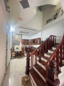 BÁN NHÀ TRUNG KÍNH DT 46M - 5 TẦNG - MT 4M - GIÁ CHÀO 8.9 TỶ