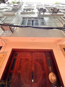 BÁN GẤP NHÀ TRUNG KÍNH TT CẦU GIẤY DT 60M, 4 TẦNG, MT 3.5M, NỞ HẬU, GẦN Ô TÔ, 11 TỶ