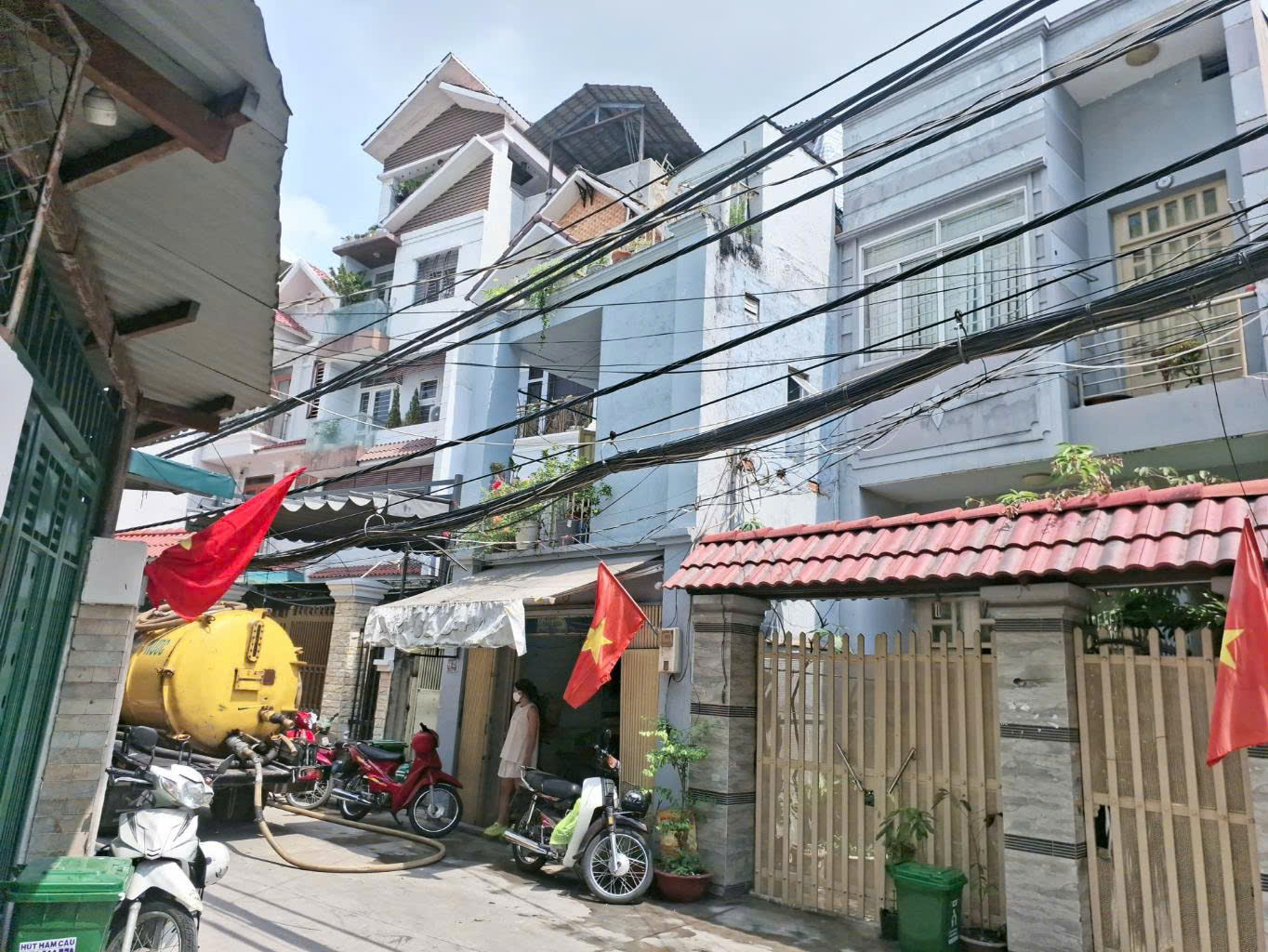 NHÀ QUẬN 7 DIỆN TÍCH KHỦNG CÓ DÒNG TIỀN CHO THUÊ