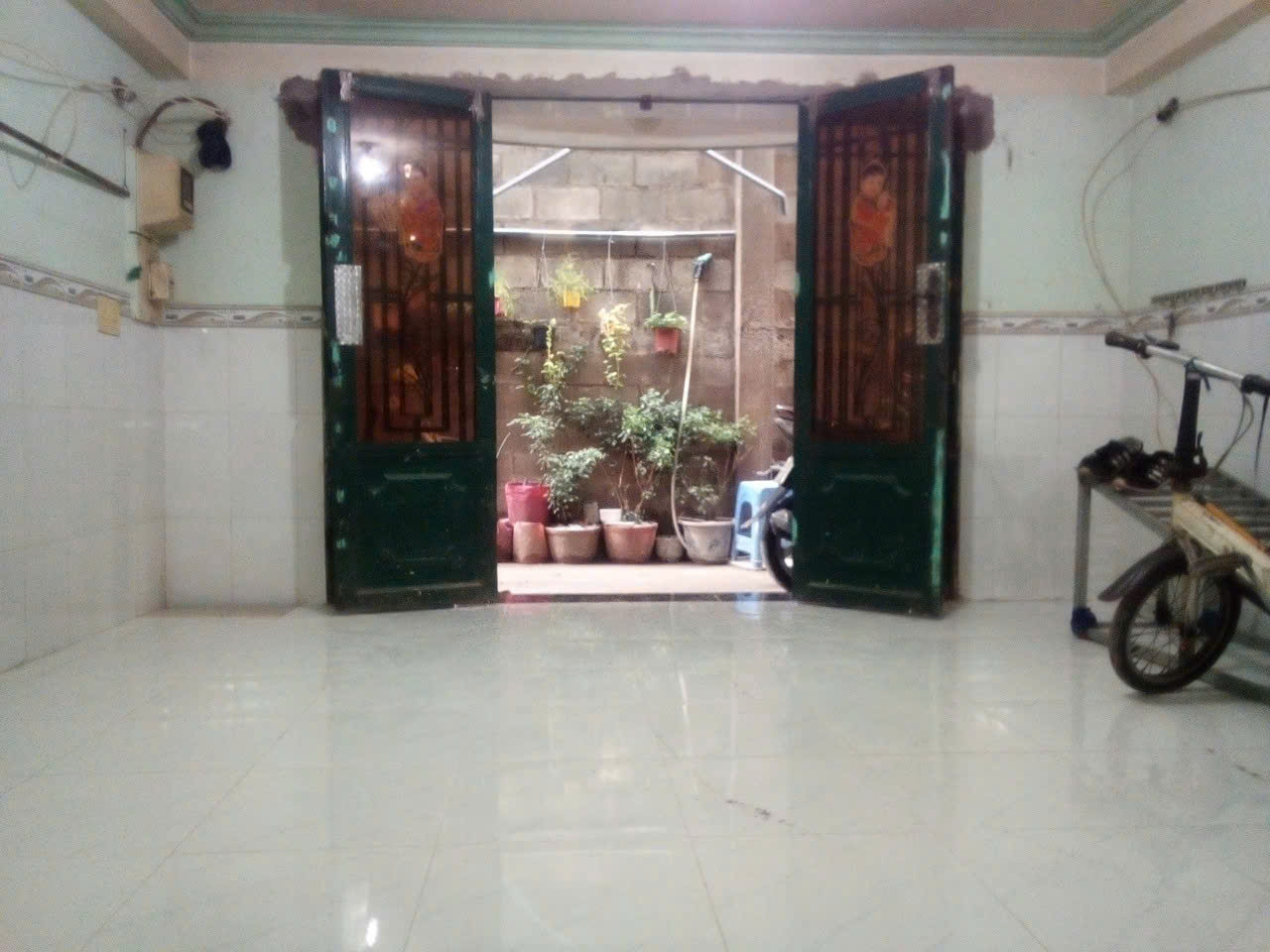 BÁN NHÀ QUẬN 12 - 2 TẦNG - HẺM XE HƠI - TẶNG NỘI THẤT