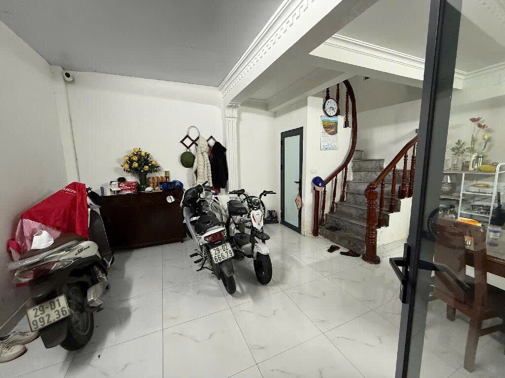 bán nhà nguyễn đức cảnh hiện đang cho thuê