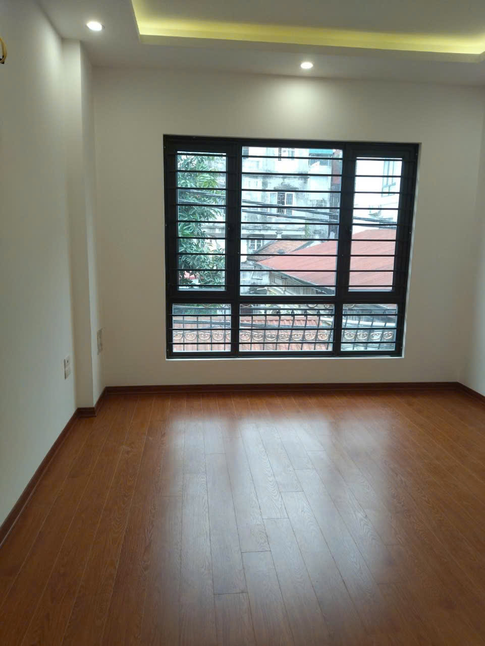 Nhà Mới - Kinh Doanh - Thang Máy - Nội Thất Xịn - Sổ Đỏ Nở Hậu.