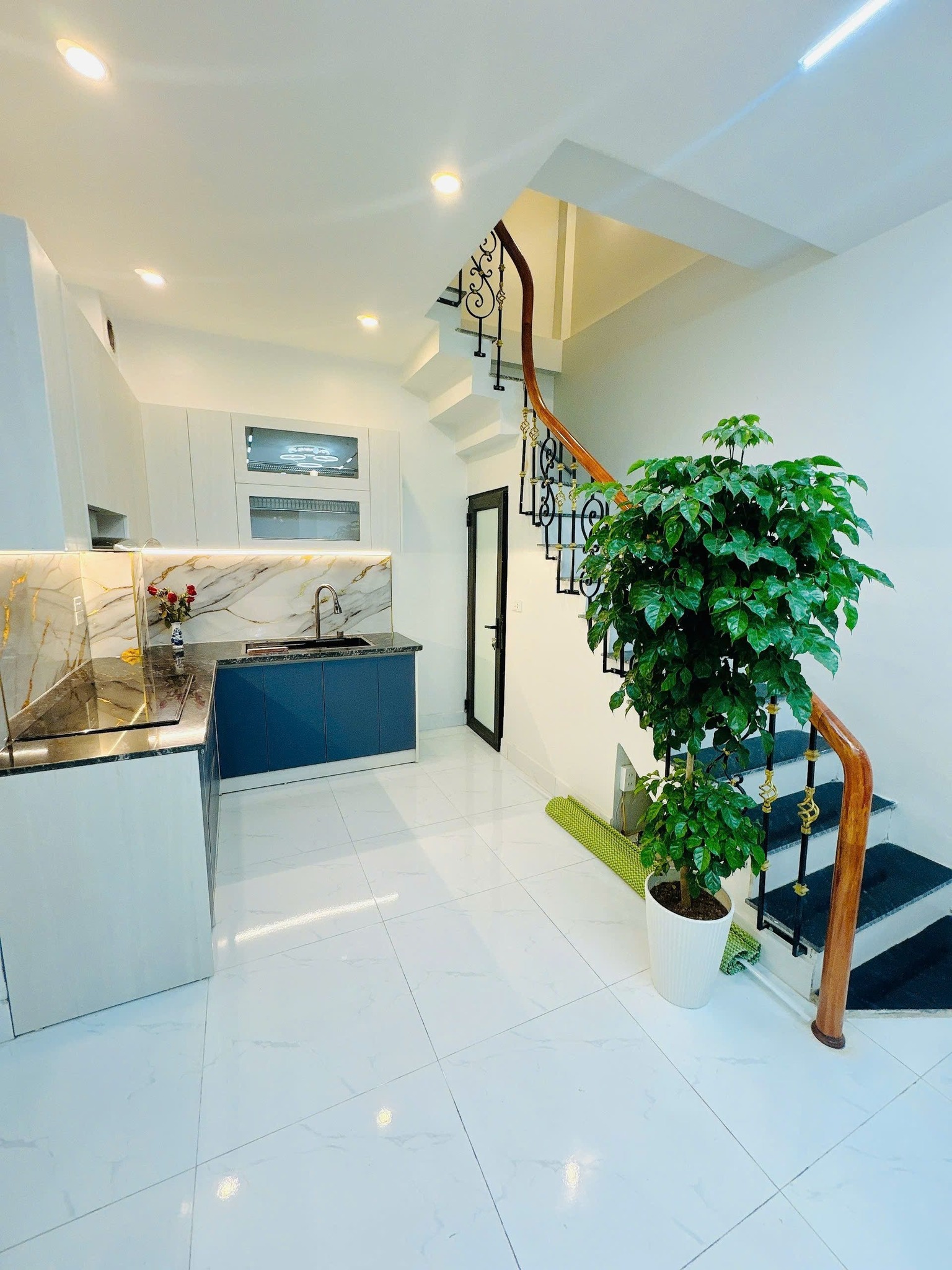 Bán nhà Ngọc Khánh, 40m ra phố, ngõ ba gác, nhà thoáng sáng