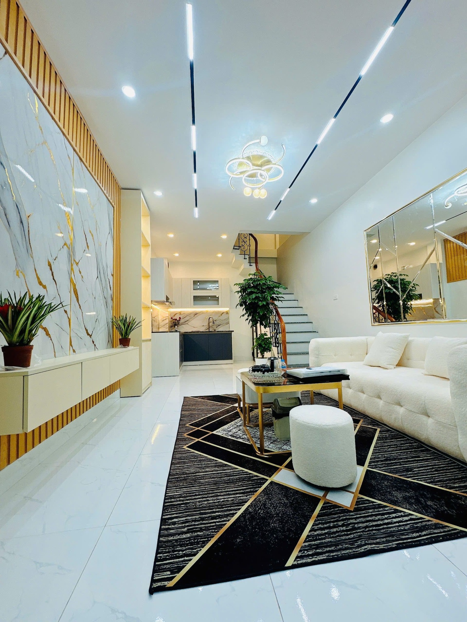 Bán nhà Ngọc Khánh, 40m ra phố, ngõ ba gác, nhà thoáng sáng