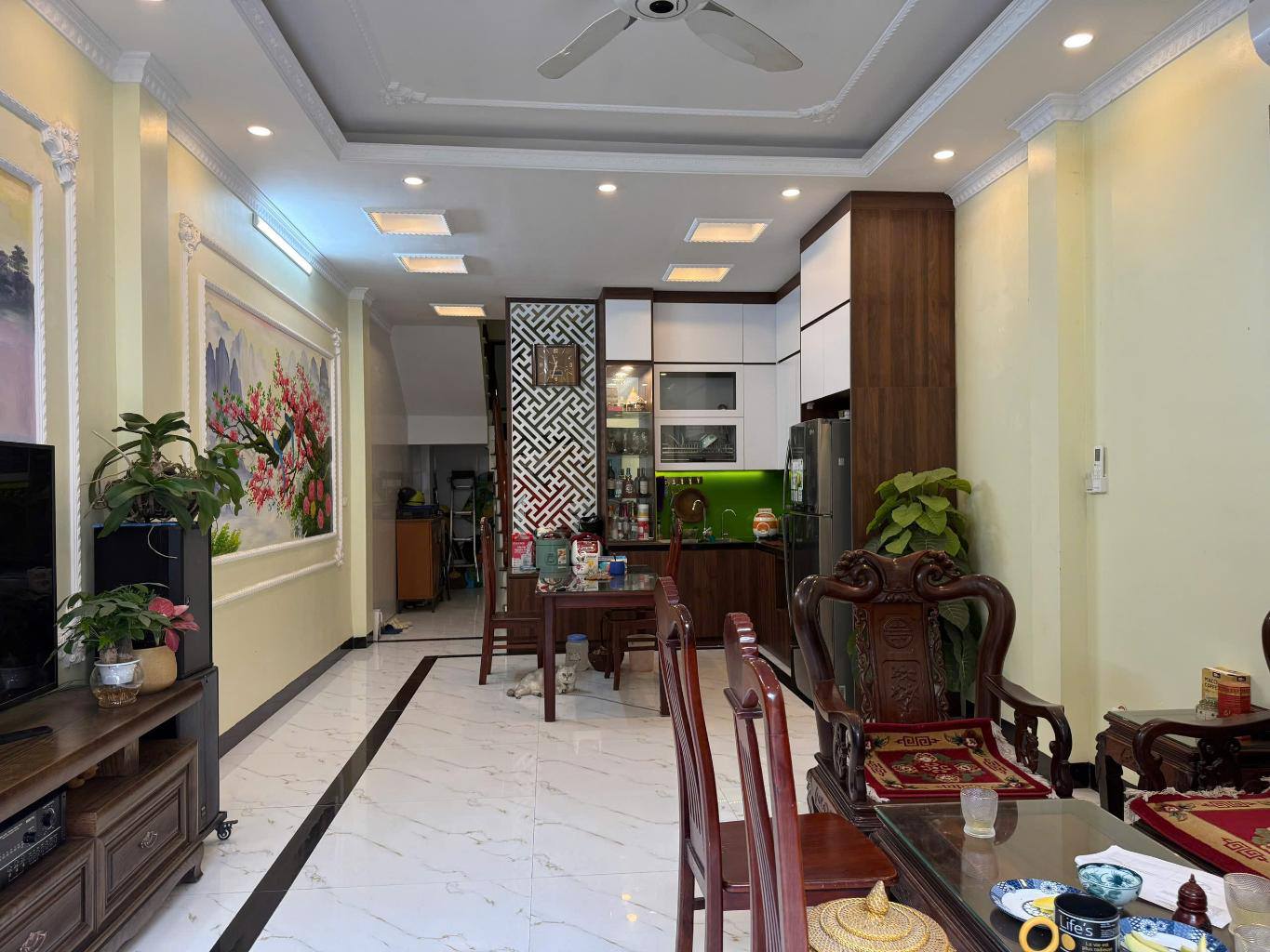 NHÀ ĐẸP Ở NGAY – Ô TÔ ĐỖ CỬA – TIỆN ÍCH BẬT NGÀN- CHỢ, SIÊU THỊ TRƯỜNG HỌC BẠT NGÀN KHÔNG THIẾU GÌ