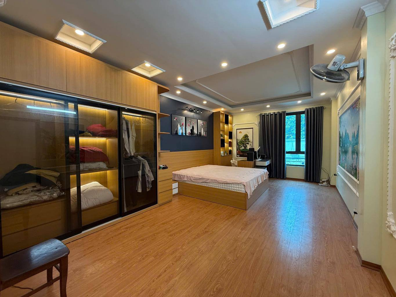 NHÀ ĐẸP Ở NGAY – Ô TÔ ĐỖ CỬA – TIỆN ÍCH BẬT NGÀN- CHỢ, SIÊU THỊ TRƯỜNG HỌC BẠT NGÀN KHÔNG THIẾU GÌ