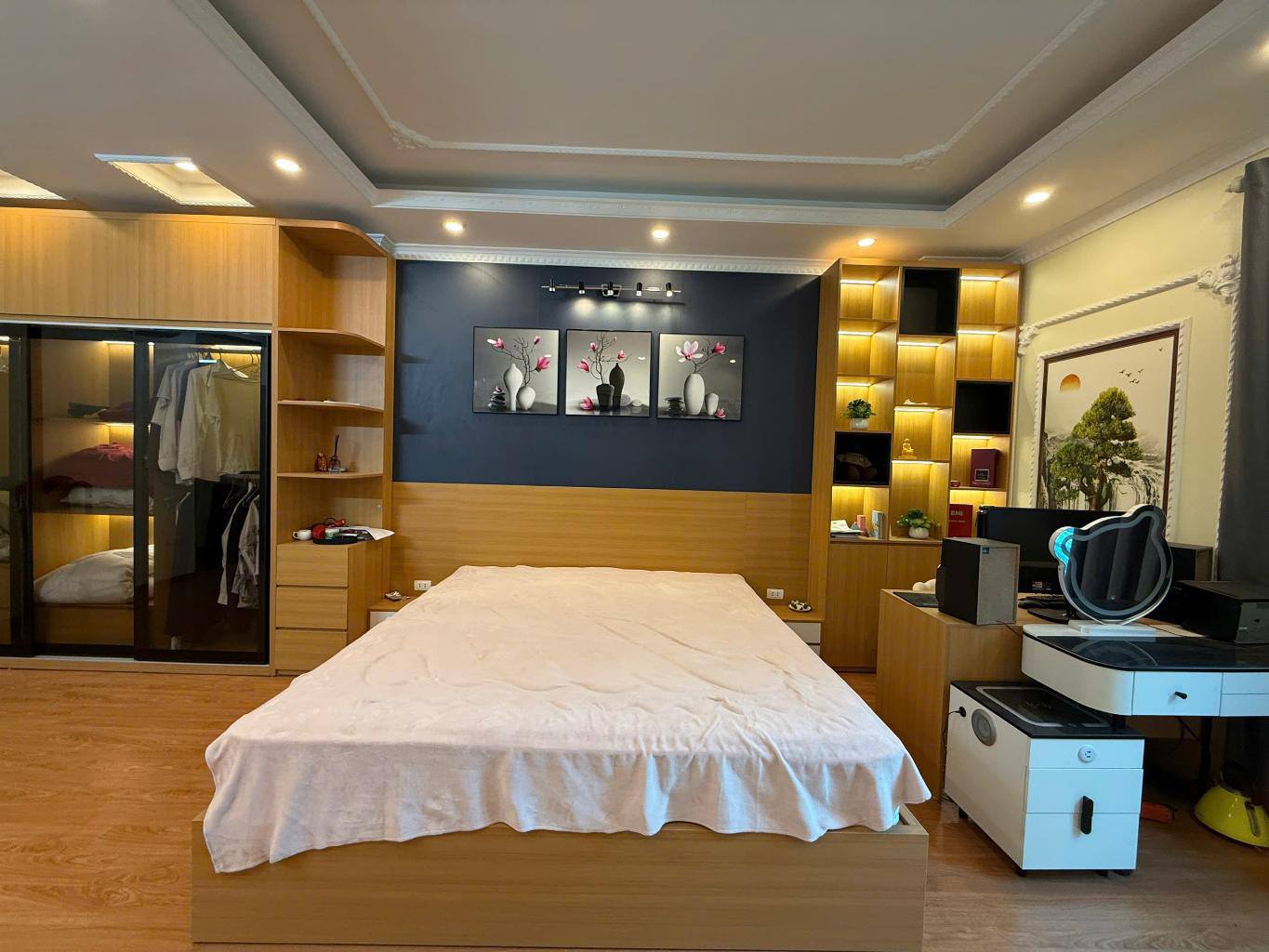 NHÀ ĐẸP Ở NGAY – Ô TÔ ĐỖ CỬA – TIỆN ÍCH BẬT NGÀN- CHỢ, SIÊU THỊ TRƯỜNG HỌC BẠT NGÀN KHÔNG THIẾU GÌ