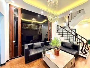 Đền Lừ - Hoàng Mai ngõ thông tứ tung - 43m - 4 tầng - 5 ngủ , CHÀO 7,15Tỷ