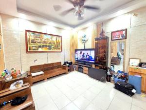 SIÊU PHẨM TRƯƠNG ĐỊNH: 38M, 5 TẦNG ,GẦN CÁC TRƯỜNG ĐẠI HỌC, CHỈ 5.6 TỶ