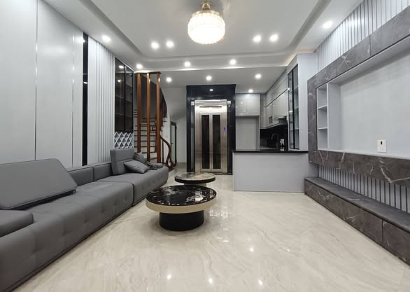 SIÊU PHẨM NHÀ ĐẸP TRUNG TÂM PHƯỜNG LONG BIÊN-LÔ GÓC-Ô TÔ THÔNG-KINH DOANH -THANG MÁY.