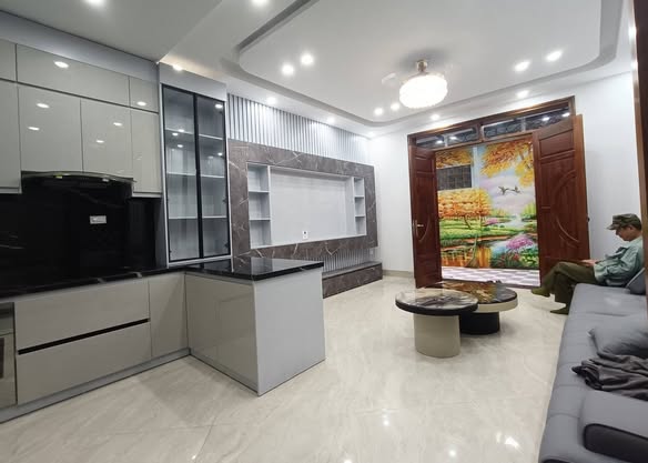 SIÊU PHẨM NHÀ ĐẸP TRUNG TÂM PHƯỜNG LONG BIÊN-LÔ GÓC-Ô TÔ THÔNG-KINH DOANH -THANG MÁY.