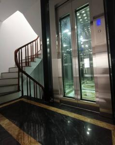 SIÊU PHẨM NHÀ ĐẸP TRUNG TÂM PHƯỜNG LONG BIÊN-LÔ GÓC-Ô TÔ THÔNG-KINH DOANH -THANG MÁY.