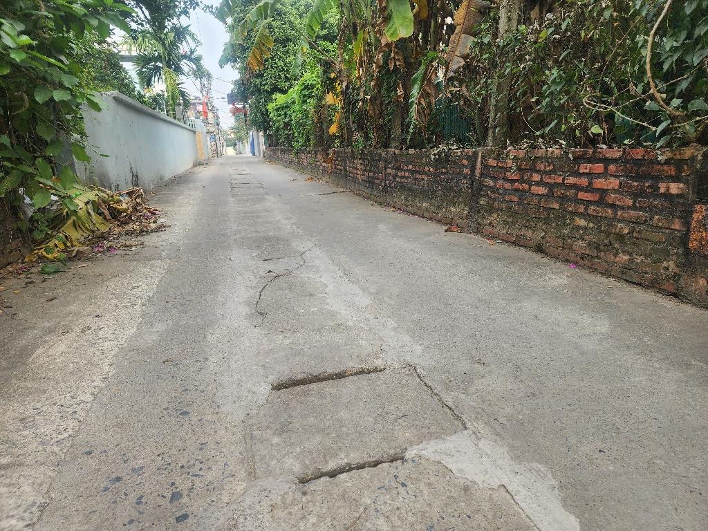 Mặt ngõ thông gần phố - ô tô 7 chỗ vào tận nhà -khu dân trí cao- sầm uất - Gần trường chợ