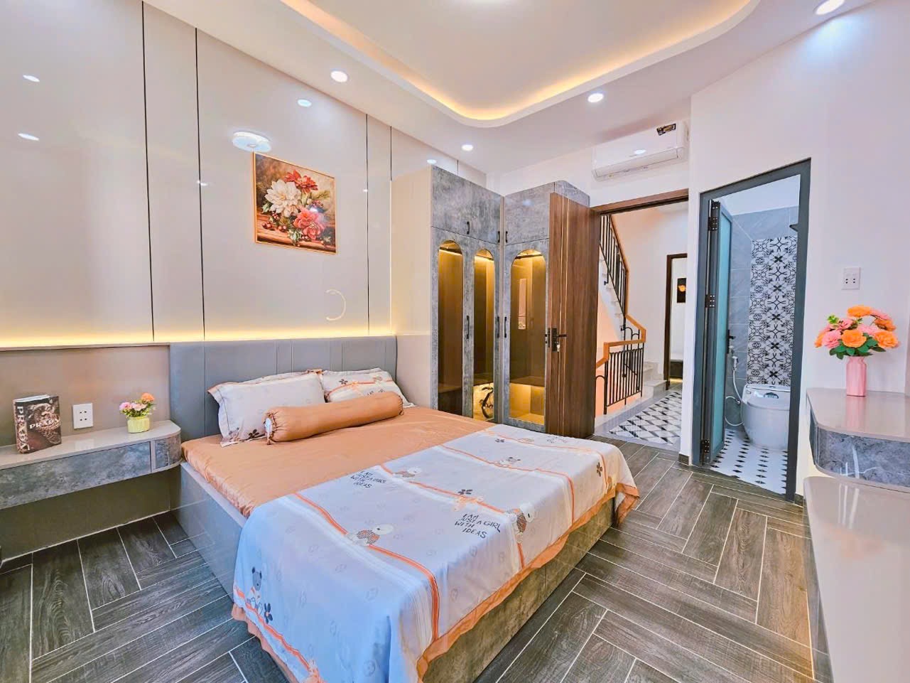 NHỈNH 4 TỶ CÓ NGAY NHÀ MỚI 2 TẦNG - HẺM 1 TRỤC XE HƠI - LÔ GÓC 2 MẶT TIỀN THOÁNG MÁT - DT48m2 - NGANG 4m - KHU VIP GẦN SÂN BAY