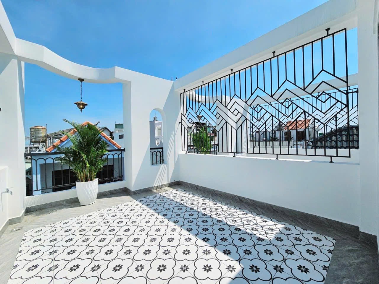 NHỈNH 4 TỶ CÓ NGAY NHÀ MỚI 2 TẦNG - HẺM 1 TRỤC XE HƠI - LÔ GÓC 2 MẶT TIỀN THOÁNG MÁT - DT48m2 - NGANG 4m - KHU VIP GẦN SÂN BAY