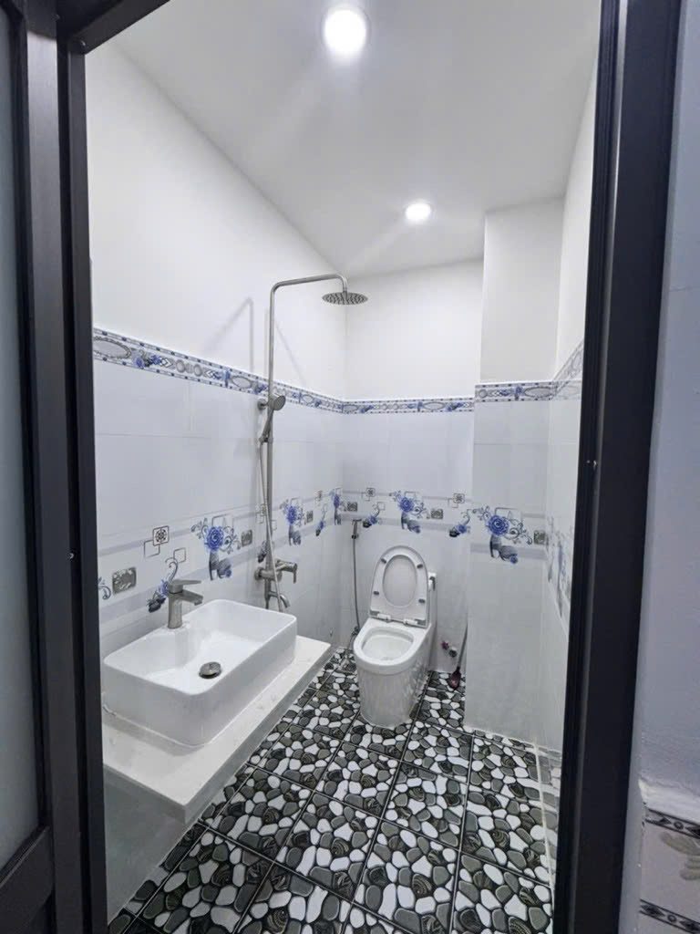 3 PHÒNG NGỦ HẺM XE HƠI 4M - SÁT MẶT TIỀN - GẦN CHỢ TÂN HƯƠNG - GIÁ CHỈ HƠN 5 TỶ 