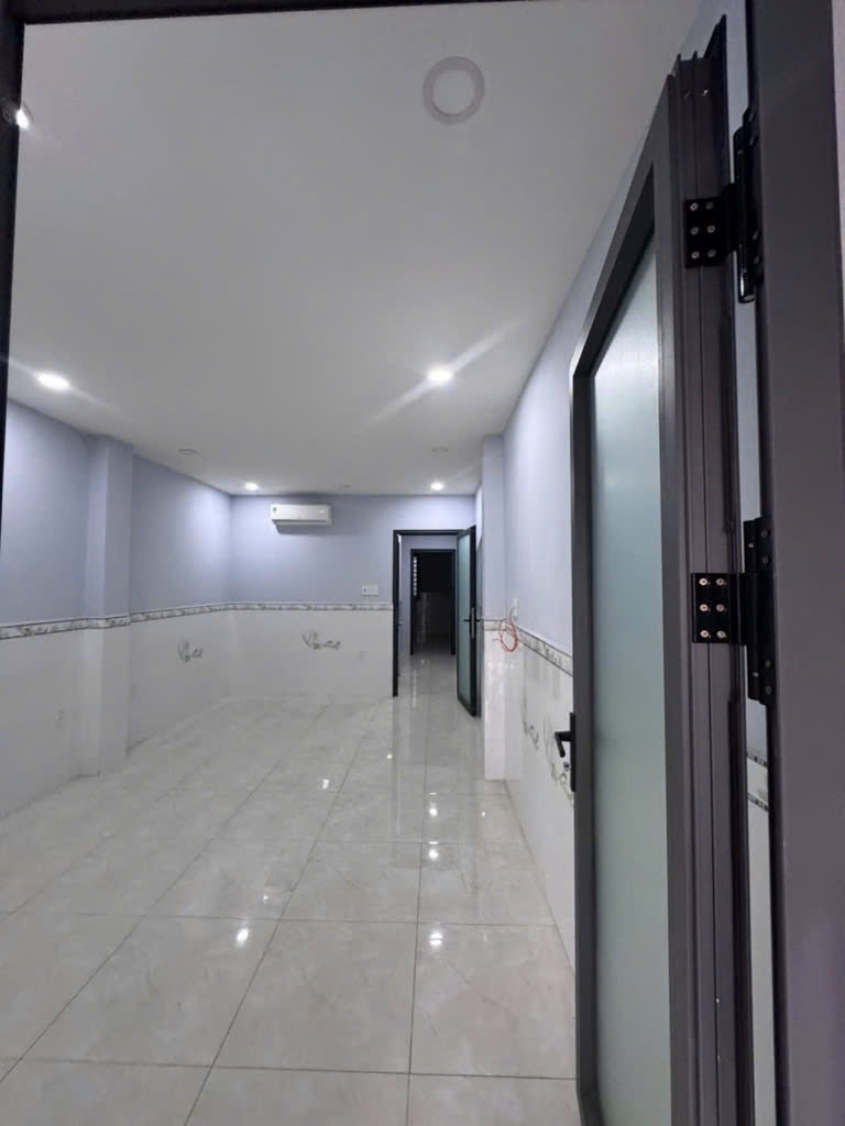 3 PHÒNG NGỦ HẺM XE HƠI 4M - SÁT MẶT TIỀN - GẦN CHỢ TÂN HƯƠNG - GIÁ CHỈ HƠN 5 TỶ 