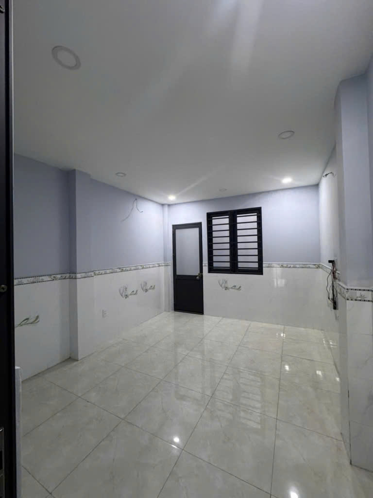 3 PHÒNG NGỦ HẺM XE HƠI 4M - SÁT MẶT TIỀN - GẦN CHỢ TÂN HƯƠNG - GIÁ CHỈ HƠN 5 TỶ 