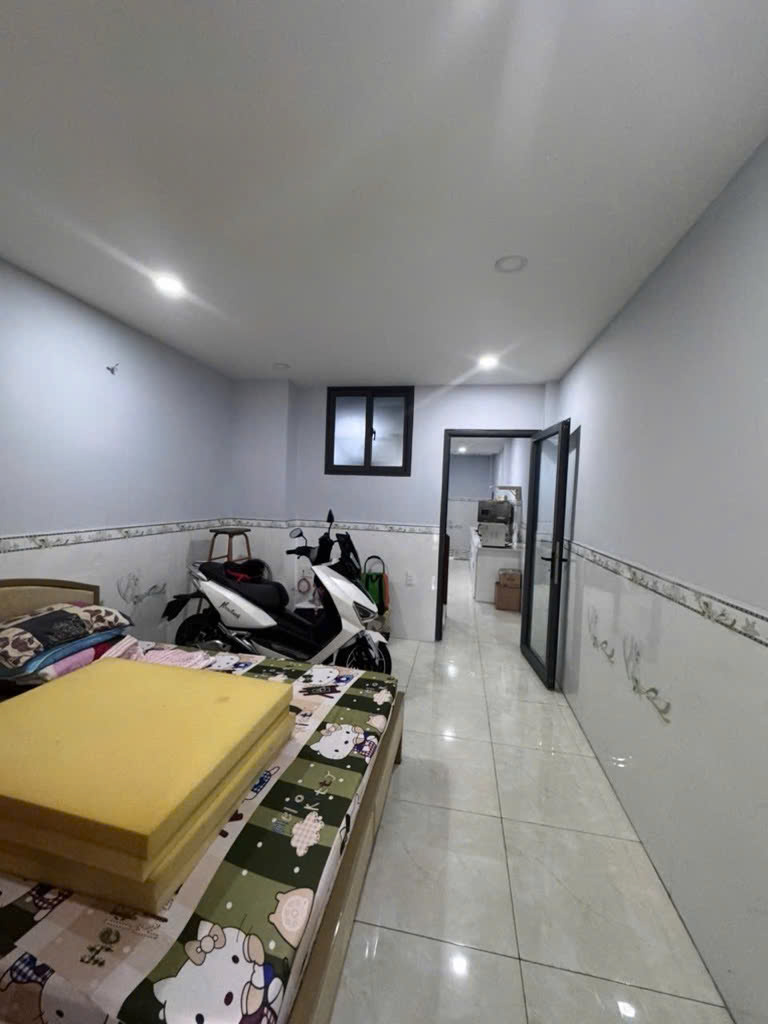 3 PHÒNG NGỦ HẺM XE HƠI 4M - SÁT MẶT TIỀN - GẦN CHỢ TÂN HƯƠNG - GIÁ CHỈ HƠN 5 TỶ 
