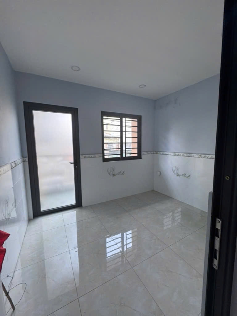 3 PHÒNG NGỦ HẺM XE HƠI 4M - SÁT MẶT TIỀN - GẦN CHỢ TÂN HƯƠNG - GIÁ CHỈ HƠN 5 TỶ 