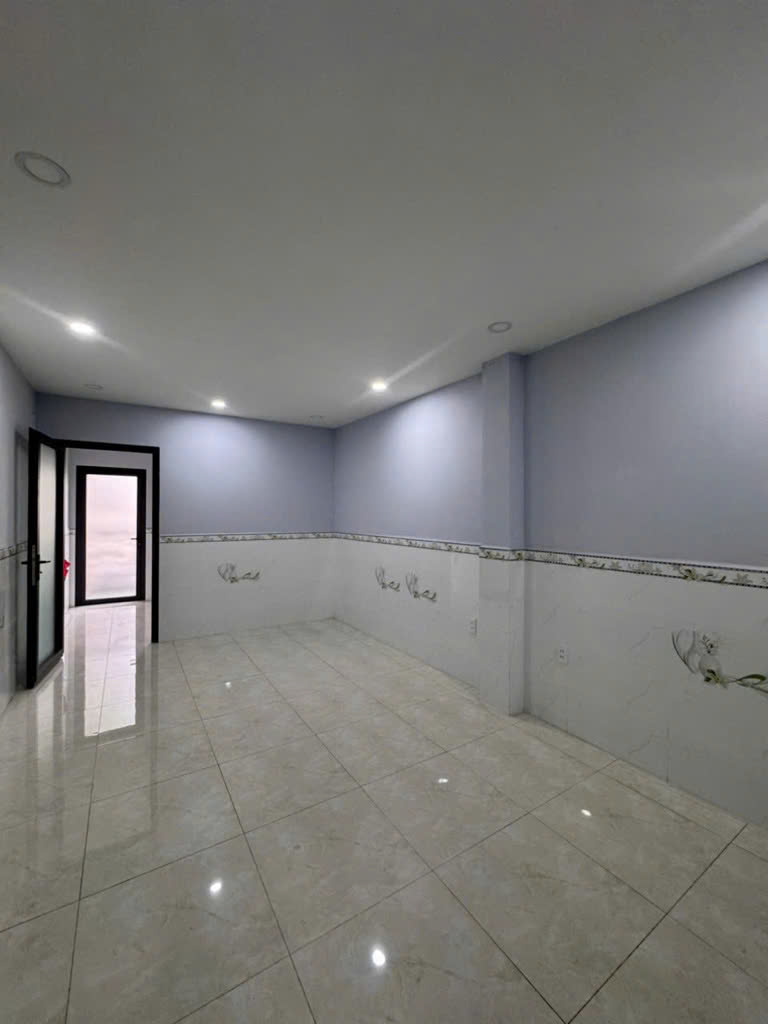 3 PHÒNG NGỦ HẺM XE HƠI 4M - SÁT MẶT TIỀN - GẦN CHỢ TÂN HƯƠNG - GIÁ CHỈ HƠN 5 TỶ 