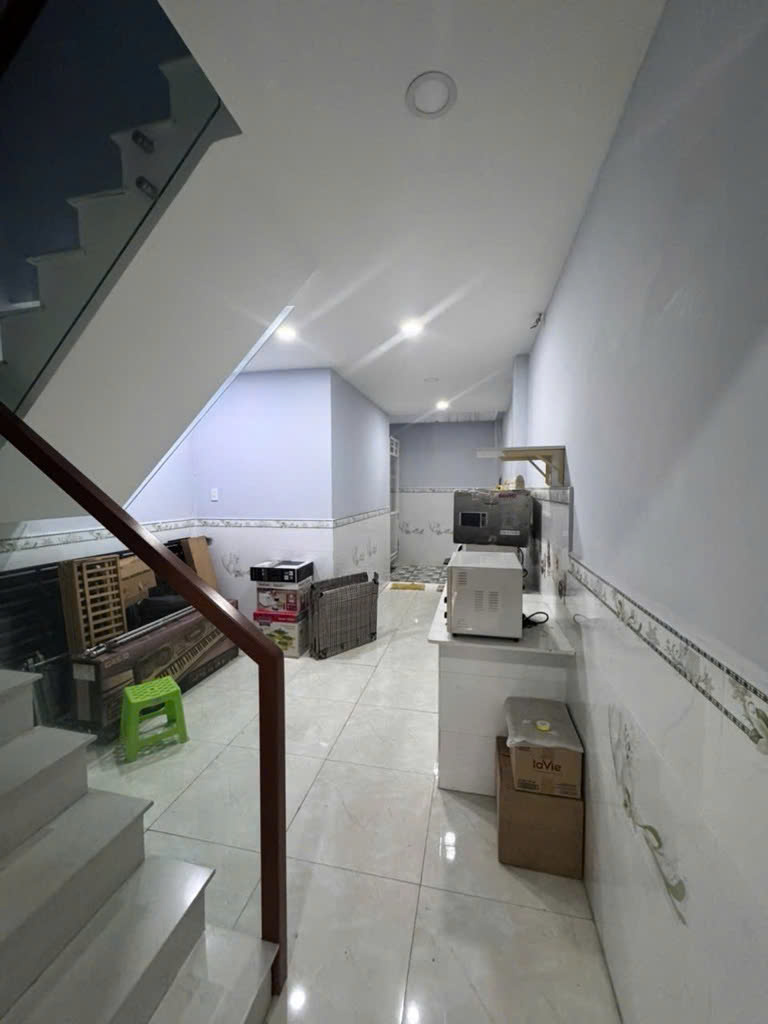 3 PHÒNG NGỦ HẺM XE HƠI 4M - SÁT MẶT TIỀN - GẦN CHỢ TÂN HƯƠNG - GIÁ CHỈ HƠN 5 TỶ 