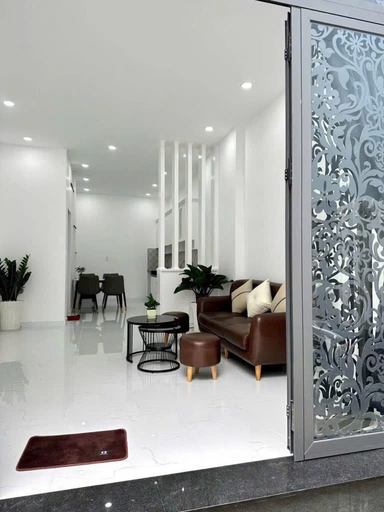 SIÊU PHẨM 2 TẦNG MỚI TINH - NGAY ÂU CƠ - TRUNG TÂM TÂN PHÚ - 40M2 - SỔ ĐẸP HOÀN CÔNG ĐỦ - SÁT MẶT TIỀN - GIÁ CHỈ HƠN 4 TỶ 