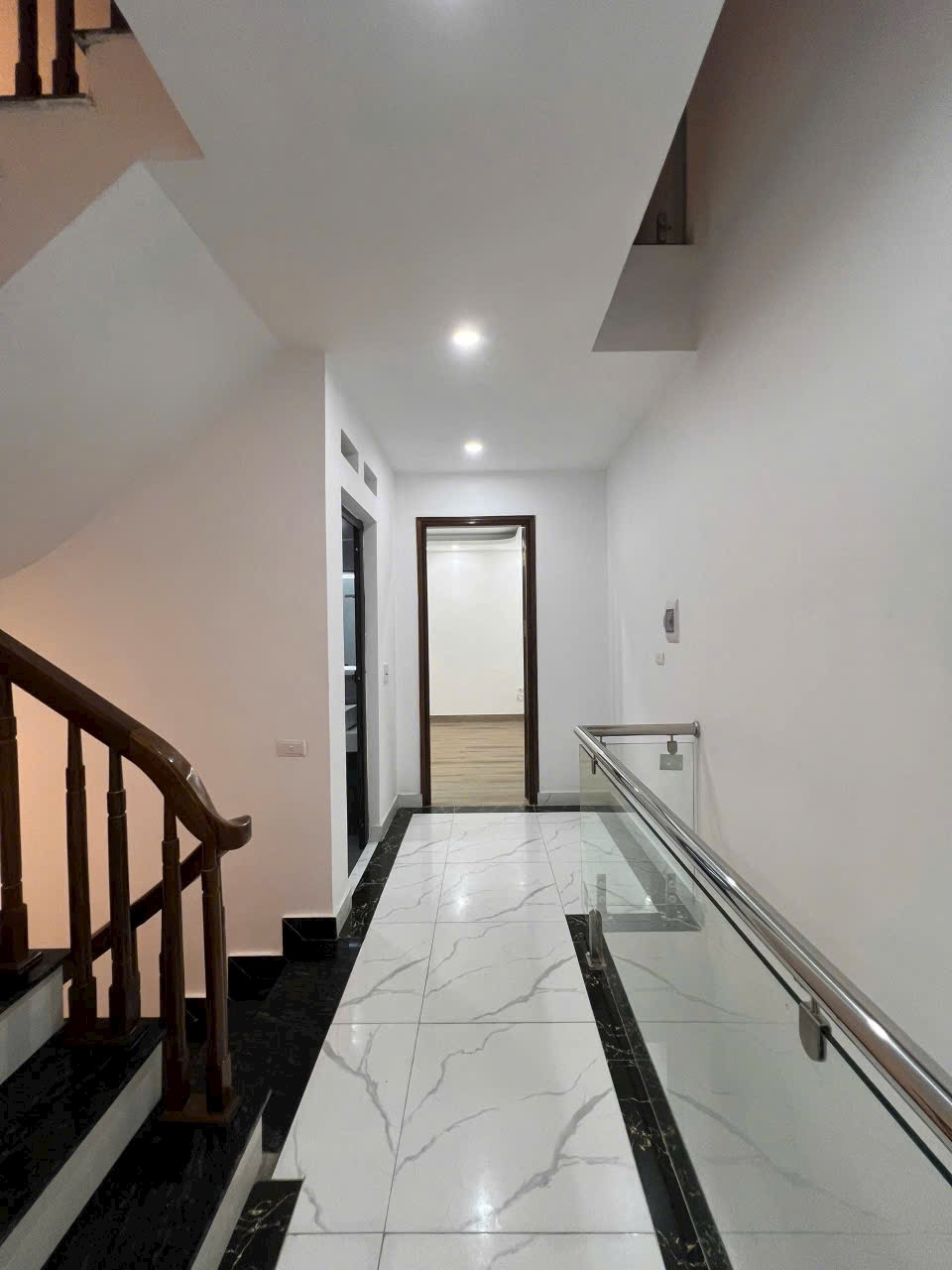 Cần bán căn nhà mới Gara Ô tô ngõ 298 Ngọc Hồi- cạnh Linh Đàm- Mặt ngõ thông