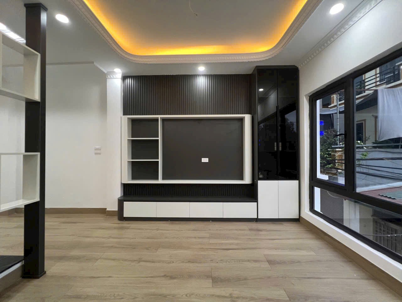 Cần bán căn nhà mới Gara Ô tô ngõ 298 Ngọc Hồi- cạnh Linh Đàm- Mặt ngõ thông