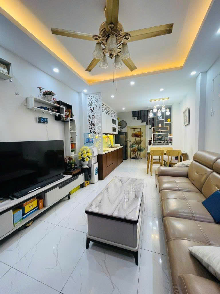 SIÊU HIẾM ĐỐNG ĐA - CỰC GẦN PHỐ - NHÀ ĐẸP Ở NGAY - THOÁNG SÁNG TỰ NHIÊN - TRƯỚC NHÀ CÓ SÂN RỘNG