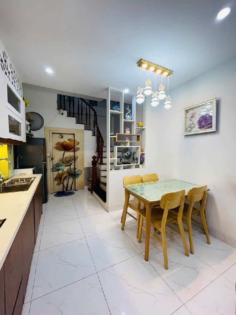 SIÊU HIẾM ĐỐNG ĐA - CỰC GẦN PHỐ - NHÀ ĐẸP Ở NGAY - THOÁNG SÁNG TỰ NHIÊN - TRƯỚC NHÀ CÓ SÂN RỘNG