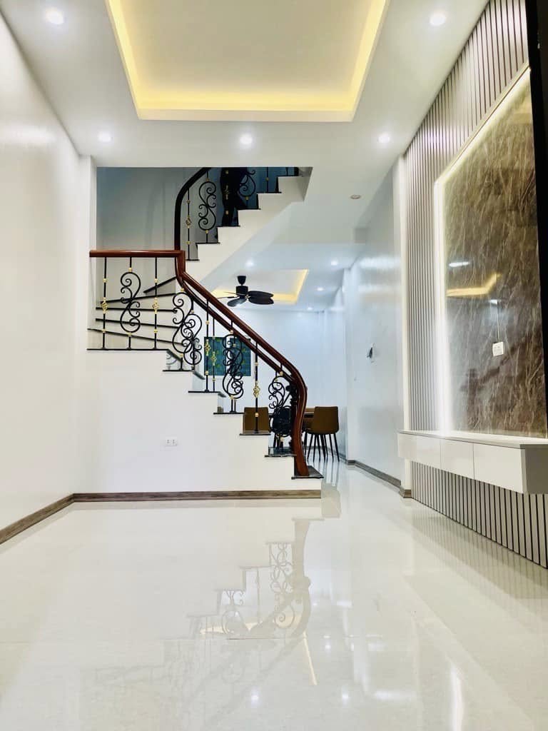 NGÕ Ô TÔ TRÁNH - NGAY GẦN HỒ - NHÀ MỚI ĐẸP LONG LANH - VỊ TRÍ HOTT