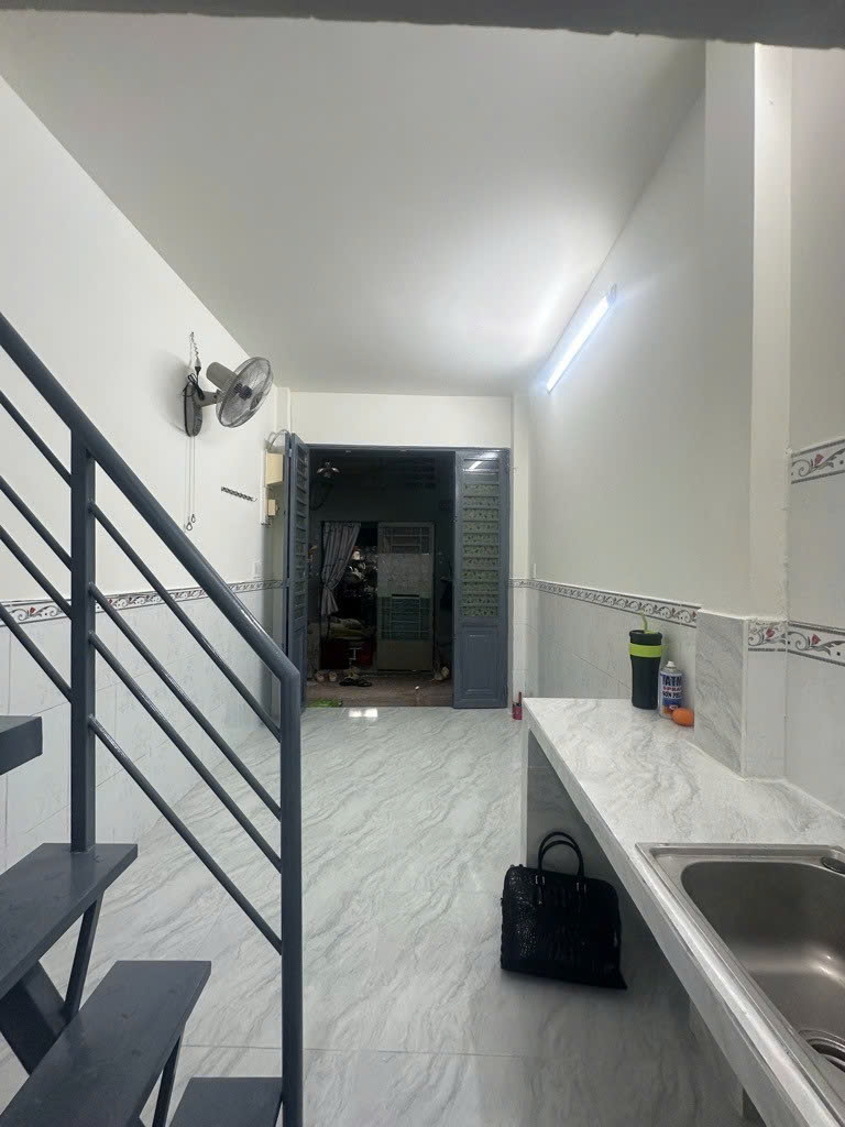 SIÊU PHẨM NHỈNH 1 TỶ - NHÀ 2 TẦNG HOÀN CÔNG ĐẦY ĐỦ- NGAY TRUNG TÂM TÂN PHÚ - LUỸ BÁN BÍCH - HUỲNH THIỆN LỘC - NHÀ MỚI LUNG LINH - NHÀ NỞ HẬU TÀI LỘC - MẤY BƯỚC CHÂN RA HẺM XE HƠI - TẶNG NỘI THẤT.