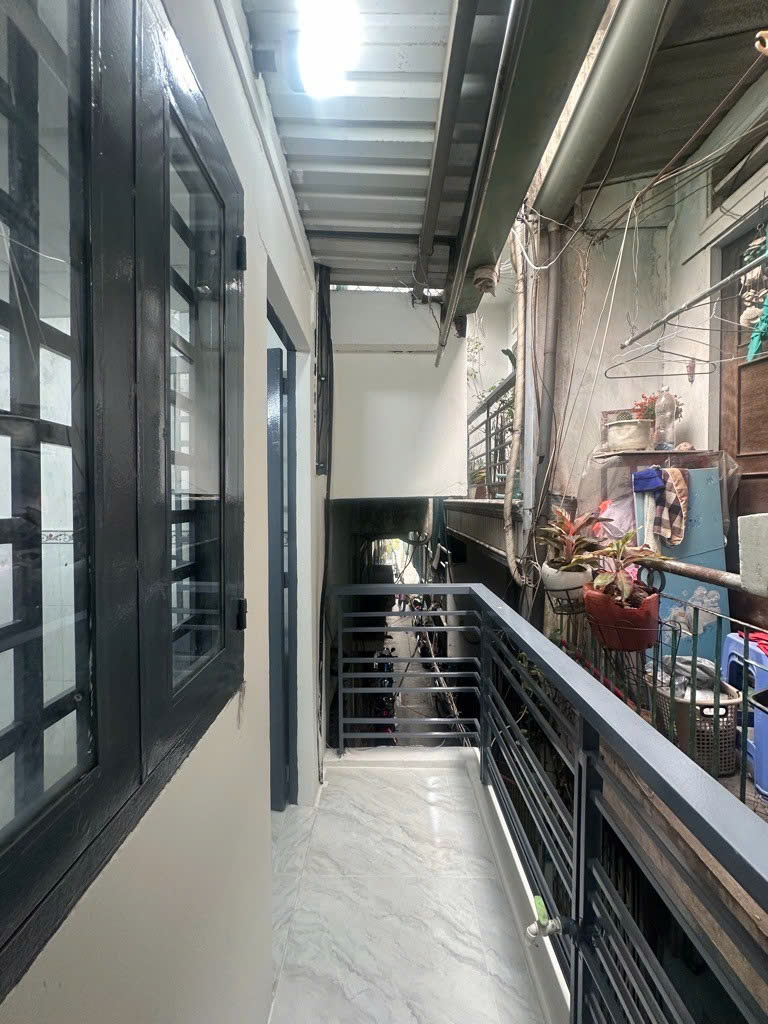 SIÊU PHẨM NHỈNH 1 TỶ - NHÀ 2 TẦNG HOÀN CÔNG ĐẦY ĐỦ- NGAY TRUNG TÂM TÂN PHÚ - LUỸ BÁN BÍCH - HUỲNH THIỆN LỘC - NHÀ MỚI LUNG LINH - NHÀ NỞ HẬU TÀI LỘC - MẤY BƯỚC CHÂN RA HẺM XE HƠI - TẶNG NỘI THẤT.