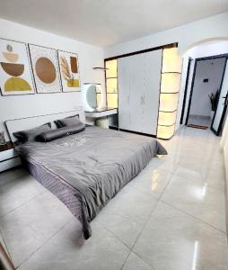 Tân Mai - Ô tô đỗ cửa nhà - Vị trí thuộc trung tâm quận nhà lô góc , 2 thoáng