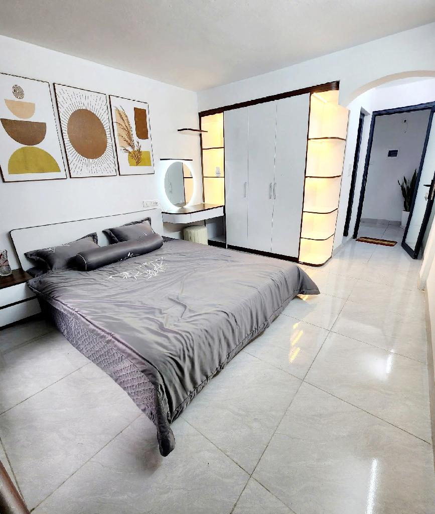 Tân Mai - Ô tô đỗ cửa nhà - Vị trí thuộc trung tâm quận nhà lô góc , 2 thoáng