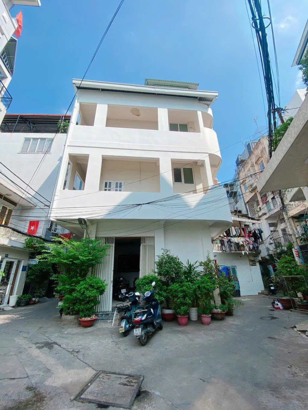 QUẬN 10 - NGAY NHÀ HÁT HÒA BÌNH - BA THÁNG HAI - HXH SÁT MT - CĂN GÓC 3 MẶT THOÁNG - 4 TẦNG - NGANG 7.2M² CHỈ 14 TỶ