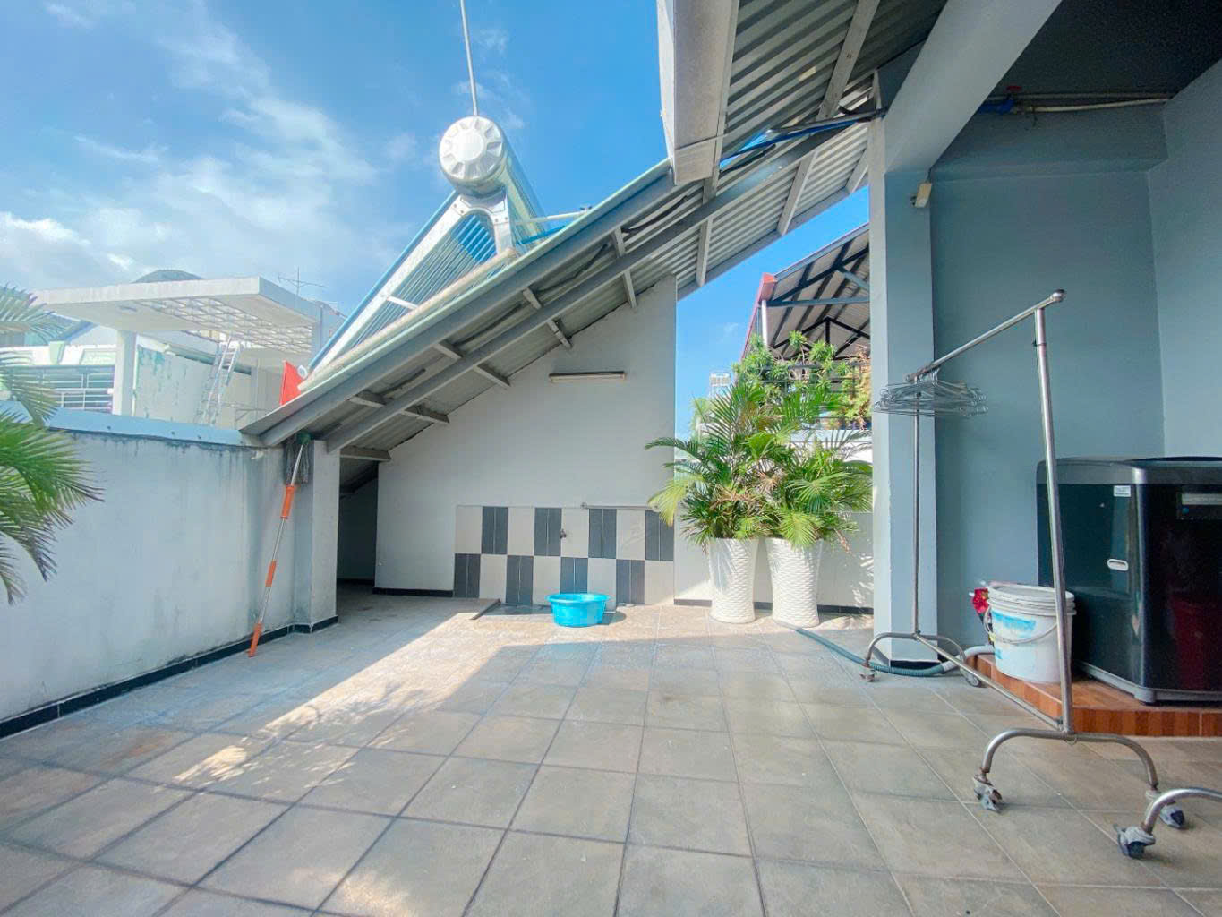 QUẬN 10 - NGAY NHÀ HÁT HÒA BÌNH - BA THÁNG HAI - HXH SÁT MT - CĂN GÓC 3 MẶT THOÁNG - 4 TẦNG - NGANG 7.2M² CHỈ 14 TỶ