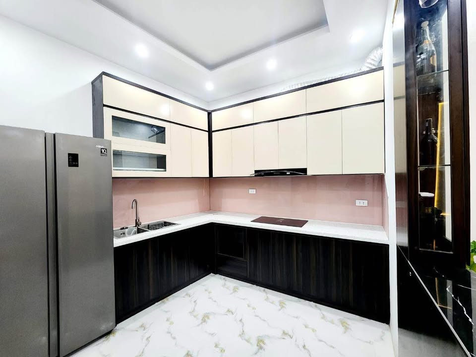 BAY NHANH- GIÁ TỐT- Ô TÔ TRÁNH ĐỖ NGÀY ĐÊM- KINH DOANH ĐỈNH- THANG MÁY - THẠCH BÀN LONG BIÊN - 9.5 TỶ