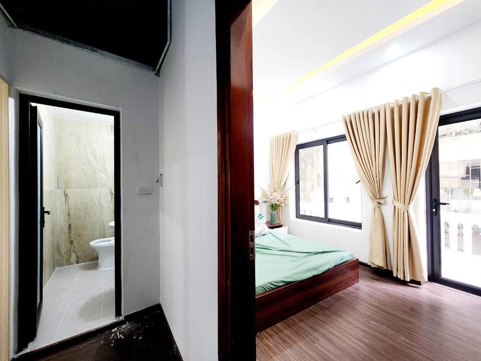 BAY NHANH- GIÁ TỐT- Ô TÔ TRÁNH ĐỖ NGÀY ĐÊM- KINH DOANH ĐỈNH- THANG MÁY - THẠCH BÀN LONG BIÊN - 9.5 TỶ