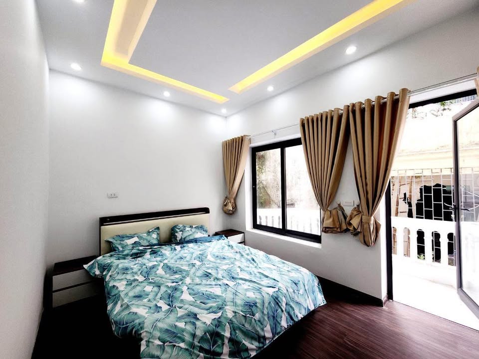 BAY NHANH- GIÁ TỐT- Ô TÔ TRÁNH ĐỖ NGÀY ĐÊM- KINH DOANH ĐỈNH- THANG MÁY - THẠCH BÀN LONG BIÊN - 9.5 TỶ