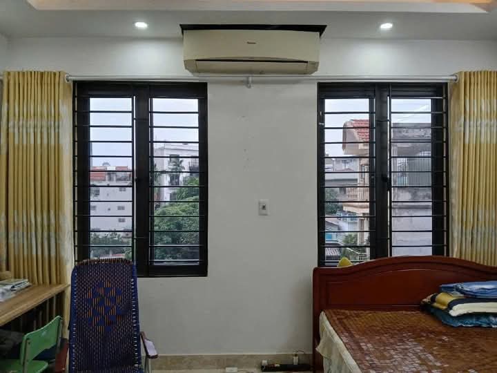 BÁN NHÀ CẠNH BỂ BƠI ĐA SỸ - NHỈNH 6 TỶ