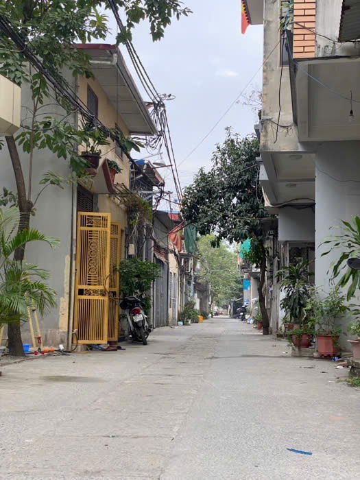 HƠN 1 Tỷ, MẢNH ĐẤT RỘNG MẶT NGÕ Ô TÔ 7 CHỖ ĐÁNH VÕNG, GẦN PHỐ.