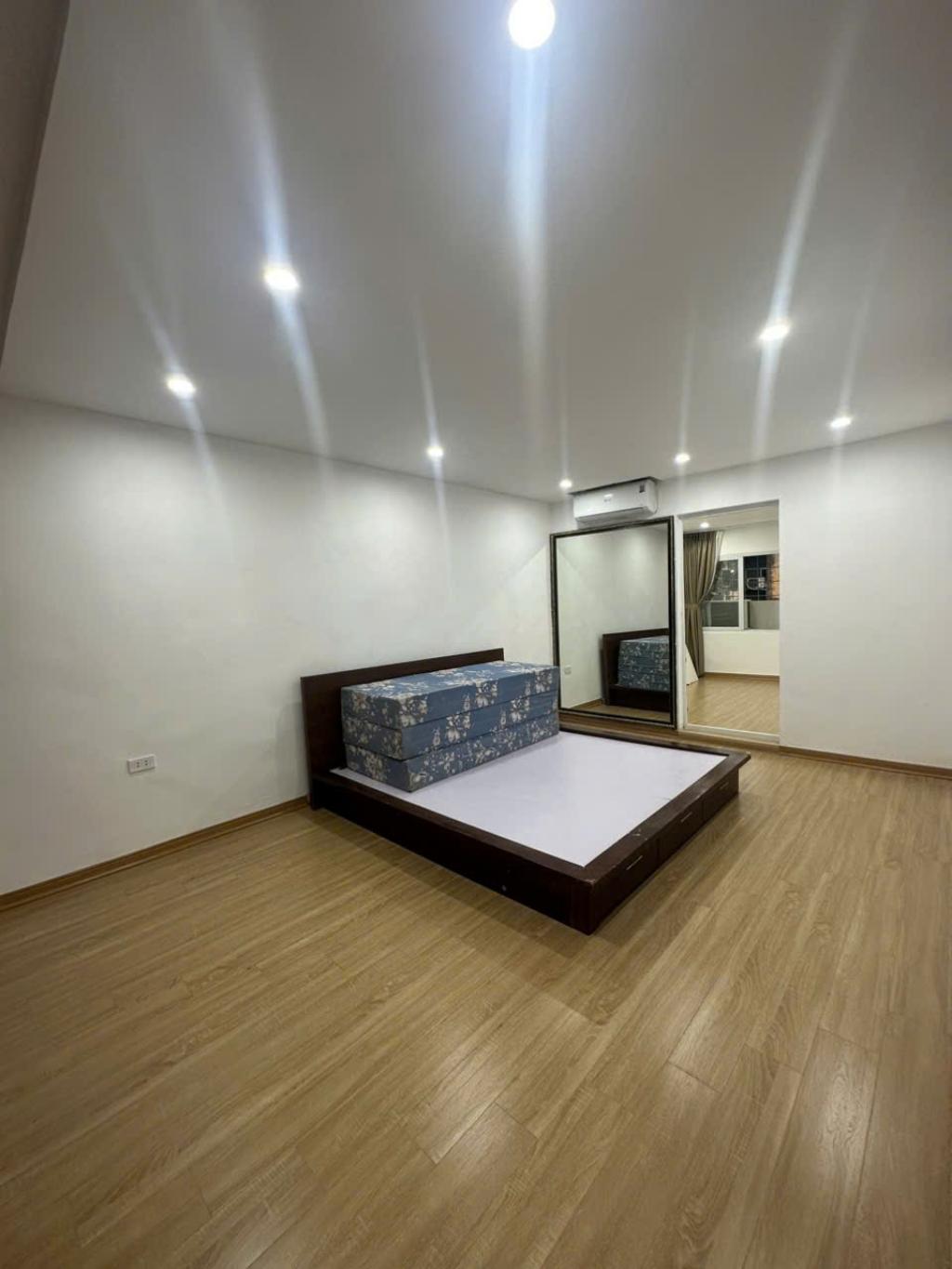 BÁN NHÀ TẬP THỂ NGHĨA TÂN