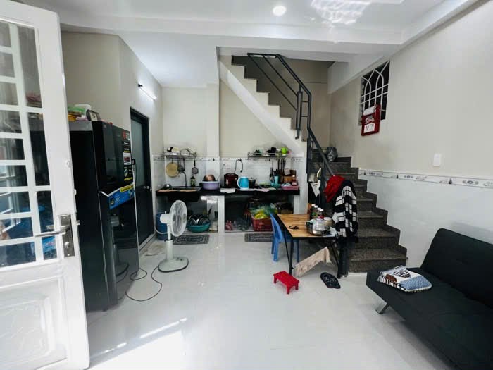 Bán  Nhà Nhỏ đủ công năng, giá tốt, cho thuê 100tr/năm.