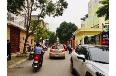 Chính chủ cần bán gấp LK KDT Văn Khê 83m2 8.5 tỷ, đối diện trường Chu Văn An,hiện đang cho thuê văn phòng LH:0978427696