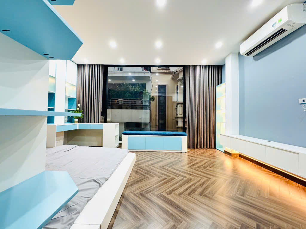 NHÀ PHỐ HOÀNG QUỐC VIỆT 65M2 PHÂN LÔ QUÂN ĐỘI Ô TÔ ĐỖ TRONG NHÀ 12.5 Tỉ