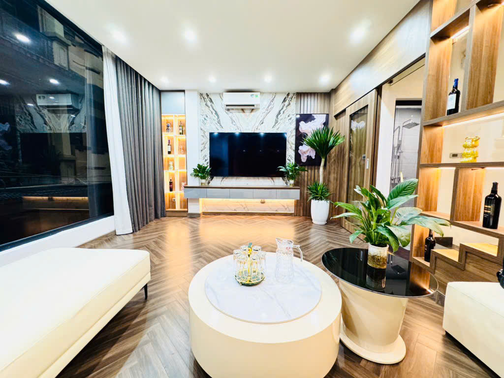 NHÀ PHỐ HOÀNG QUỐC VIỆT 65M2 PHÂN LÔ QUÂN ĐỘI Ô TÔ ĐỖ TRONG NHÀ 12.5 Tỉ