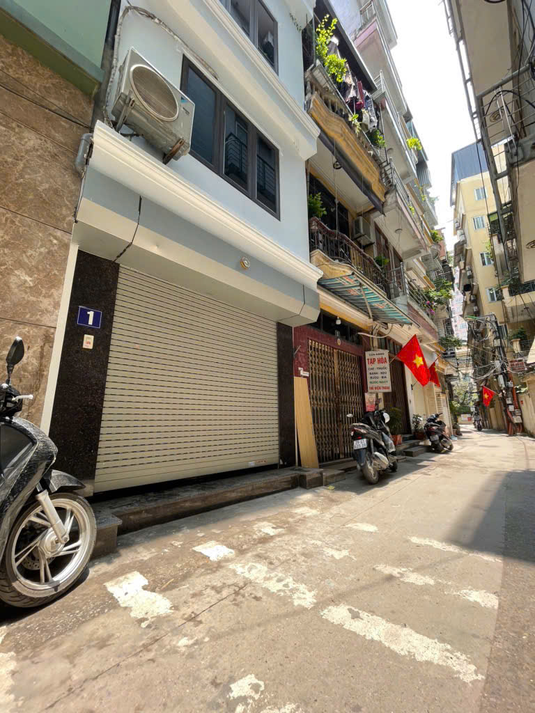 NHÀ PHỐ HOÀNG QUỐC VIỆT 65M2 PHÂN LÔ QUÂN ĐỘI Ô TÔ ĐỖ TRONG NHÀ 12.5 Tỉ